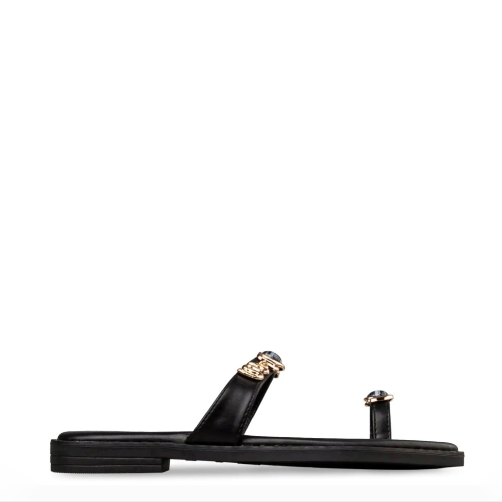 FLAT SANDALS